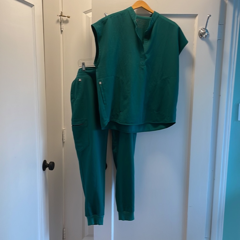 Figs Limited edition hunter green scrub set